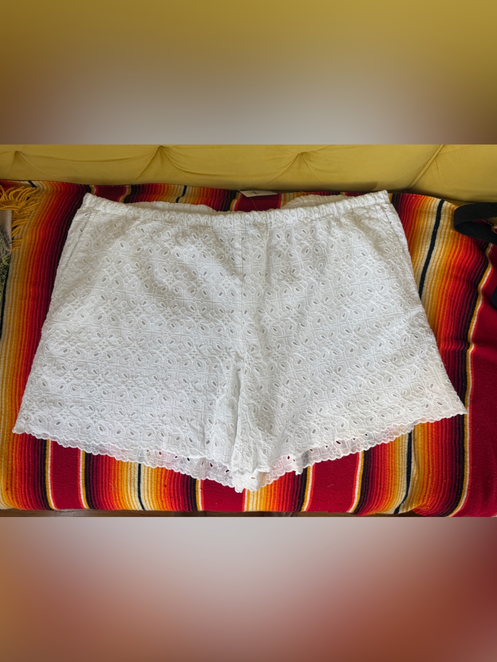 NWT- Gap - White Eyelet Floral Shorts - XXL